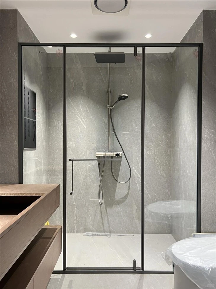 Glass Shower Doors & Enclosures For Projects | SGL factory